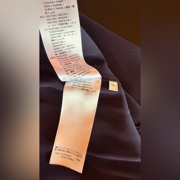 GUCCI - Navy Mini Shift Dress with White and Red Contrast Trim - Picture 14 of 15